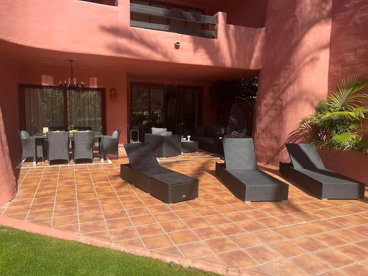 Te Huur 2 Slaapkamers Frontline Strand Complex Estepona Hiszpania