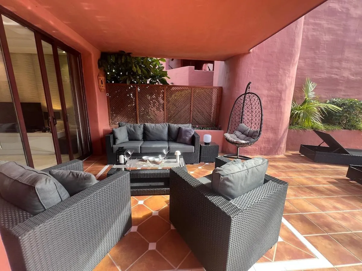 Te Huur 2 Slaapkamers Frontline Strand Complex Estepona Apartament