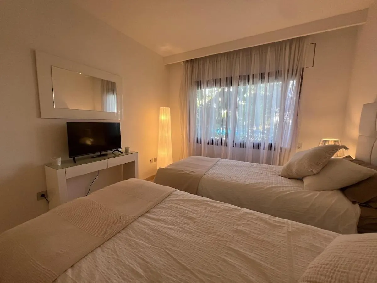 Apartament Te Huur 2 Slaapkamers Frontline Strand Complex Estepona Hiszpania