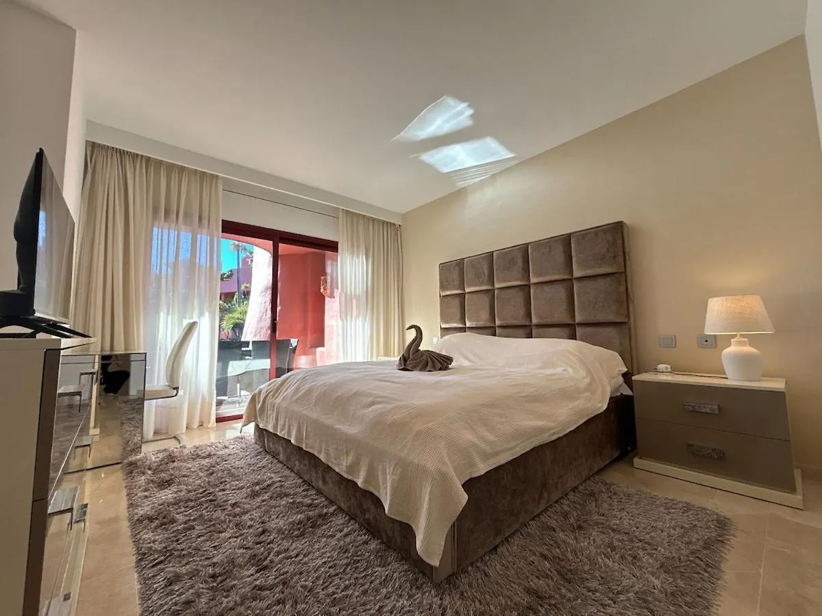 Te Huur 2 Slaapkamers Frontline Strand Complex Estepona Apartament