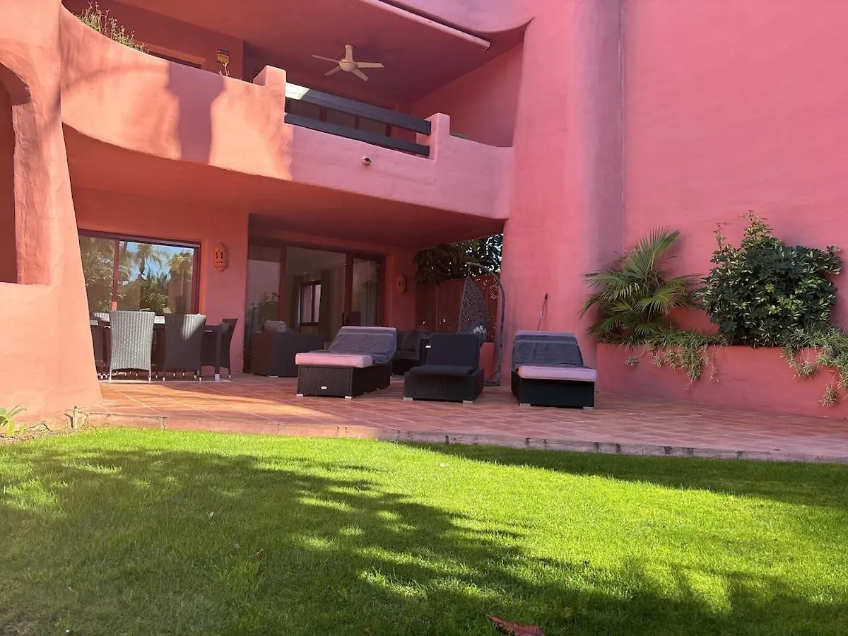 Te Huur 2 Slaapkamers Frontline Strand Complex Estepona 0*,