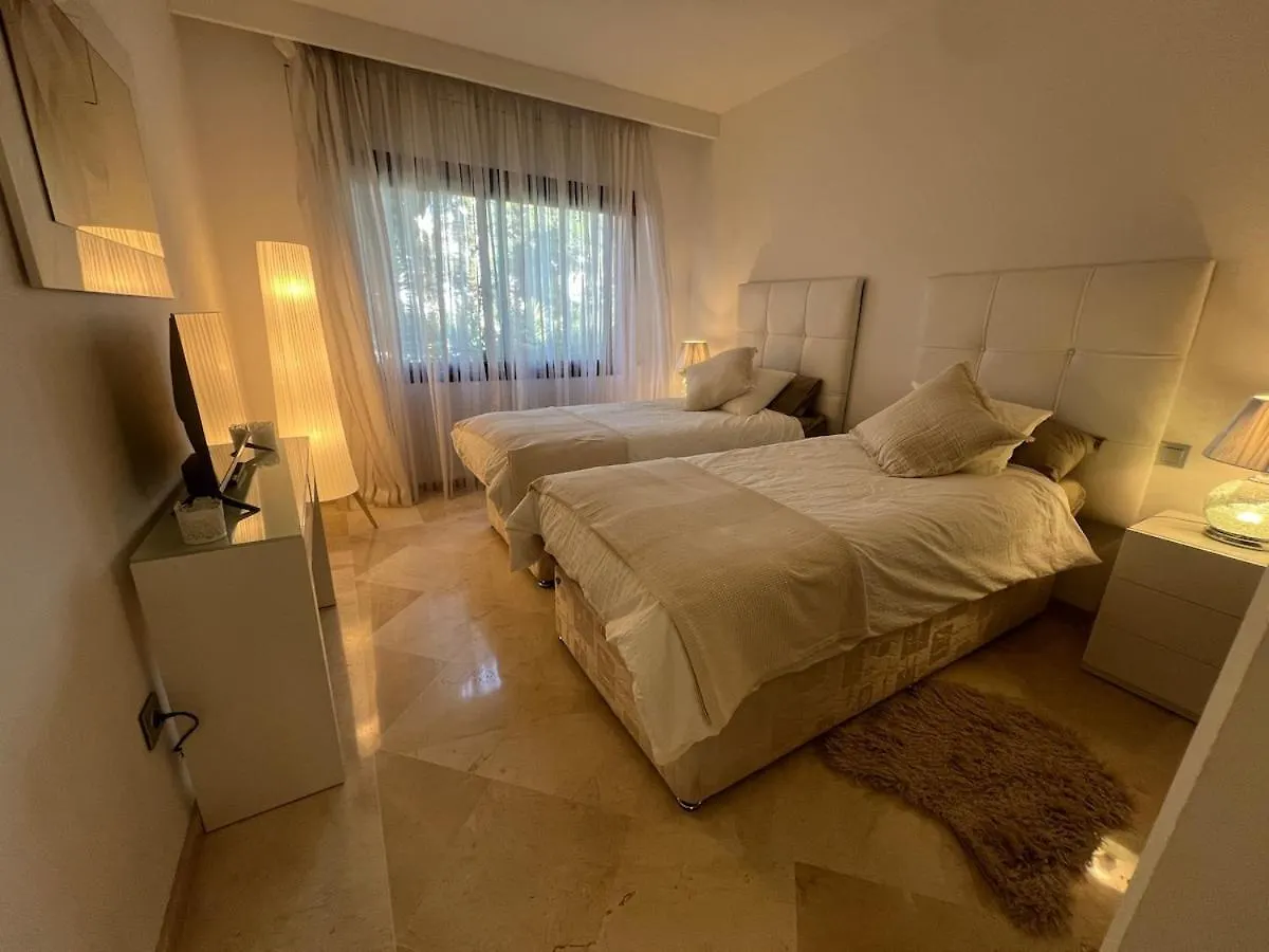Apartment Te Huur 2 Slaapkamers Frontline Strand Complex Estepona