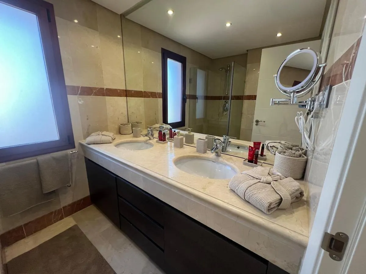 Apartment Te Huur 2 Slaapkamers Frontline Strand Complex Estepona