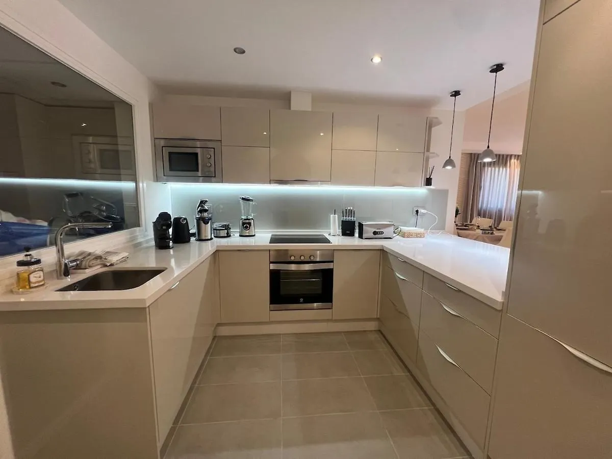 Apartment Te Huur 2 Slaapkamers Frontline Strand Complex Estepona Spain