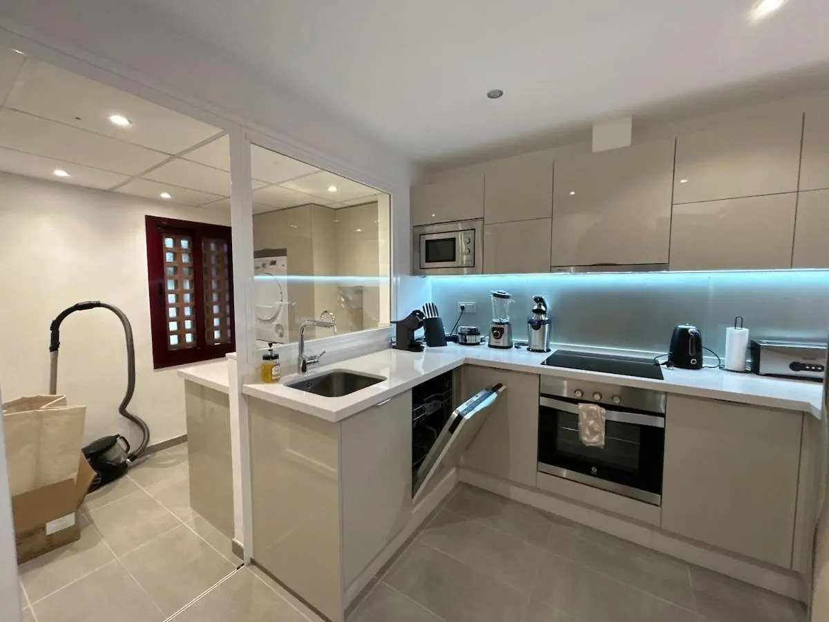 Te Huur 2 Slaapkamers Frontline Strand Complex Estepona 0*,