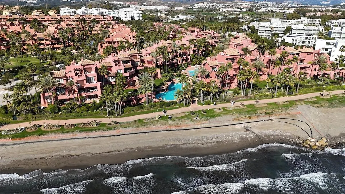 Te Huur 2 Slaapkamers Frontline Strand Complex Estepona