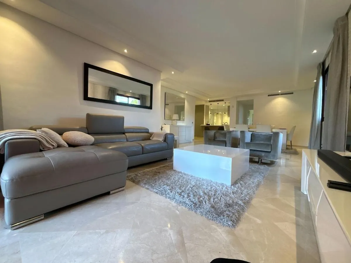 Apartment Te Huur 2 Slaapkamers Frontline Strand Complex Estepona