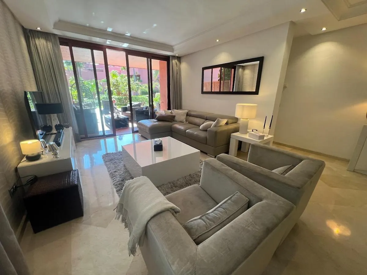 Te Huur 2 Slaapkamers Frontline Strand Complex Estepona Apartment
