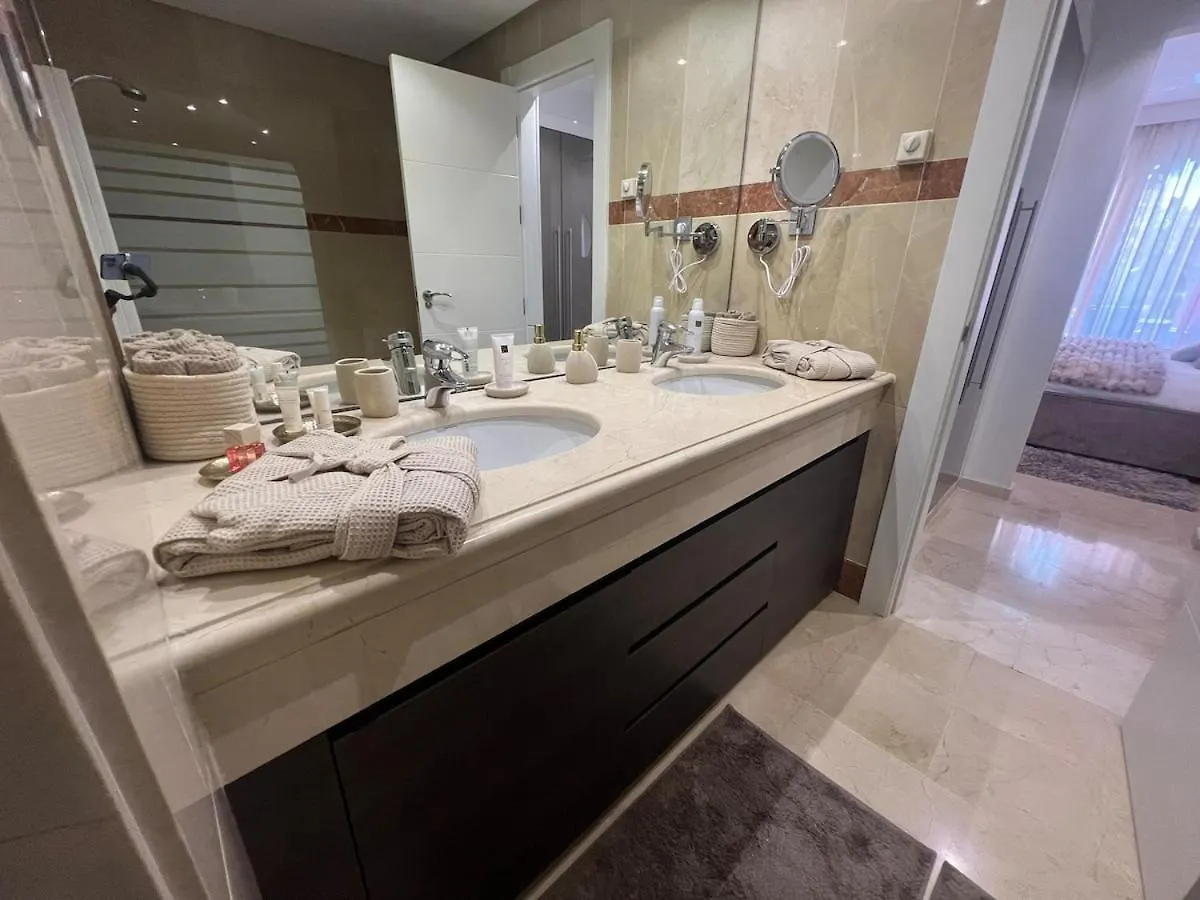 Te Huur 2 Slaapkamers Frontline Strand Complex Estepona 0*,
