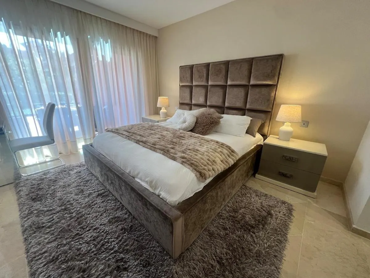 Te Huur 2 Slaapkamers Frontline Strand Complex Estepona 0*,  Spain