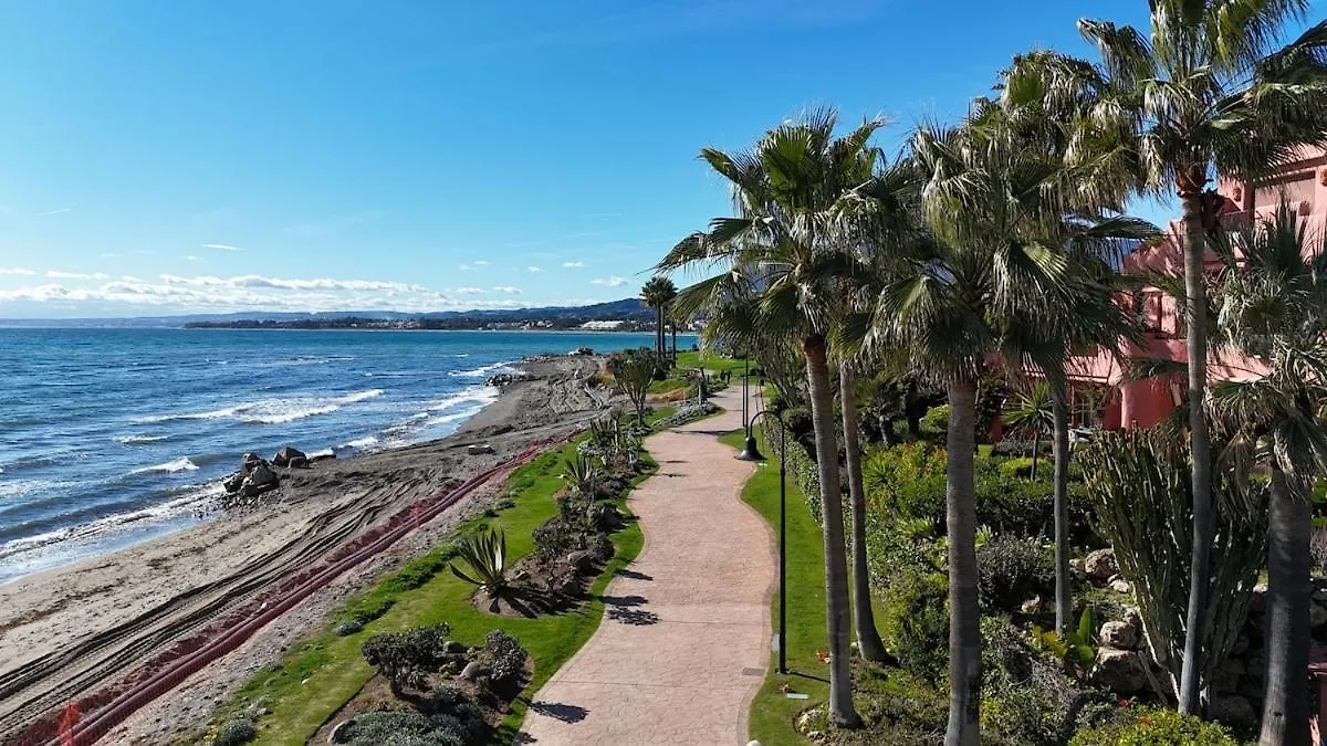 Te Huur 2 Slaapkamers Frontline Strand Complex Estepona Apartment